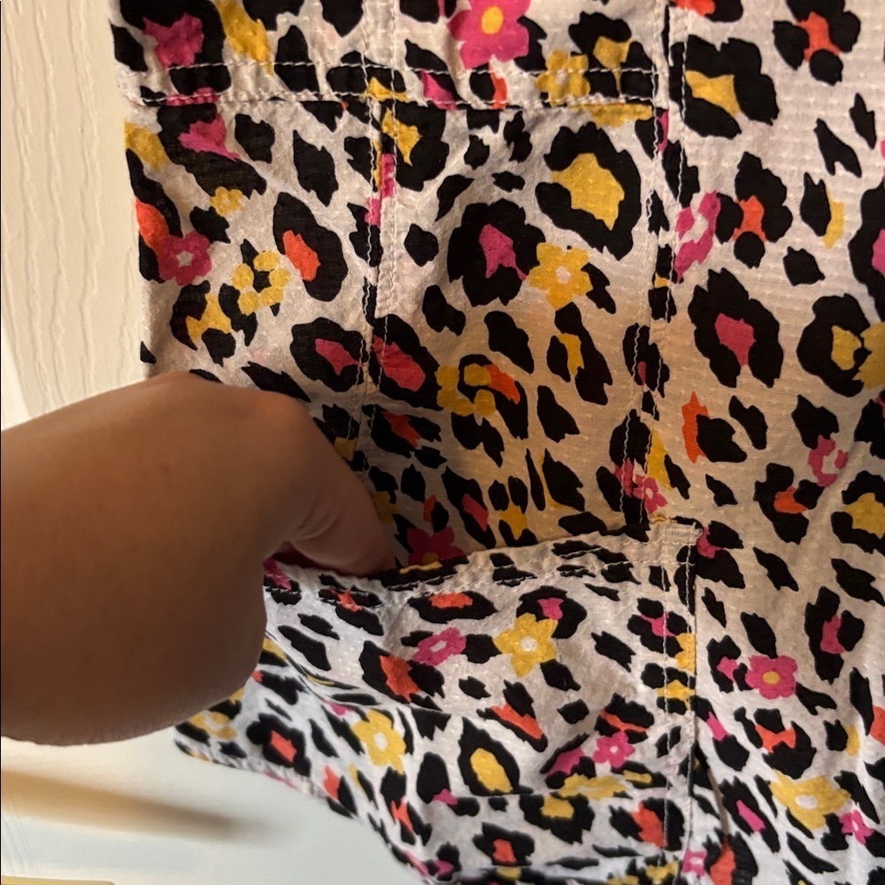 Cheetah Print Scrub Top - Picture 3 of 5